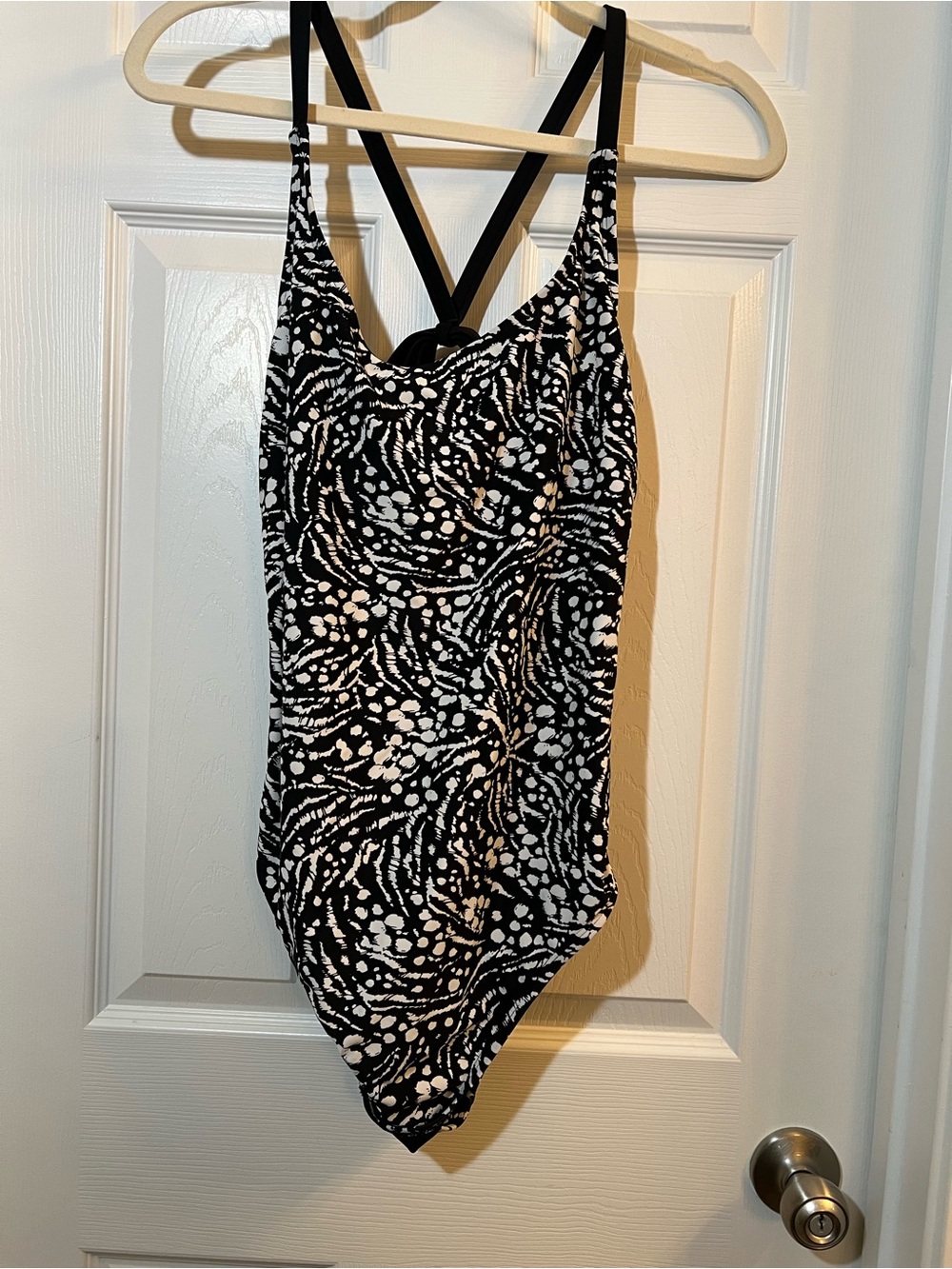 🦋 Hurley Black and White One-Piece Swimsuit size xlarge - Picture 2 of 6